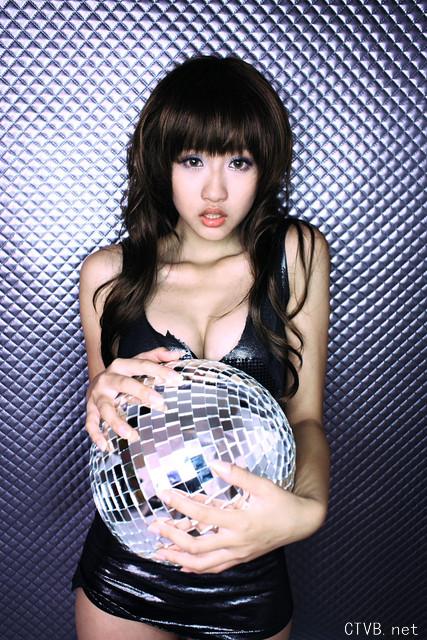 美腿校花 - 台湾15岁的幼齿模特 - 3.jpg