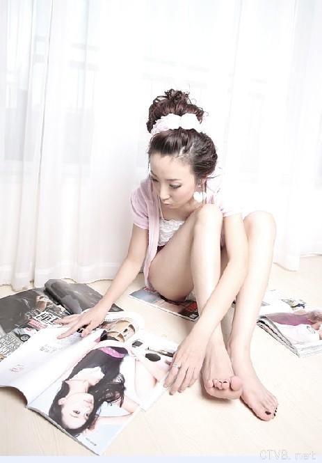 美腿校花 - 侯芊浥可爱时尚家居容妆照 - 9.jpg