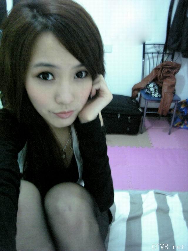 美腿校花 - 黑丝90后在家自拍 - 2.jpg