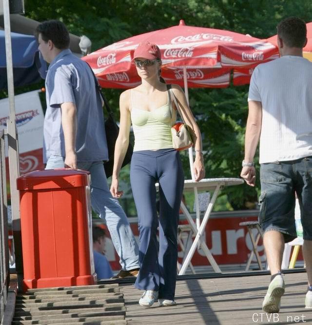 美腿走光 - 女人下身走光集锦 - 32.jpg