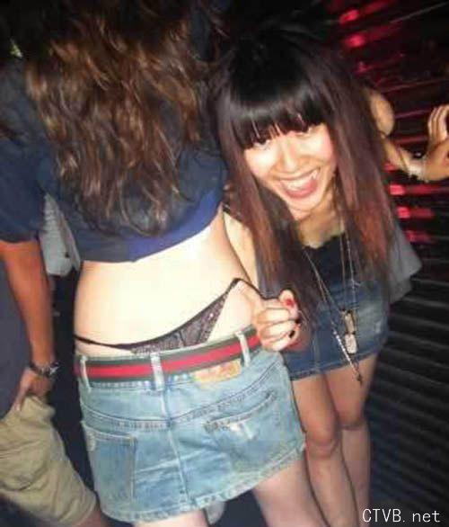 美腿走光 - 真实偷拍包厢里各色小姐 - 3.jpg