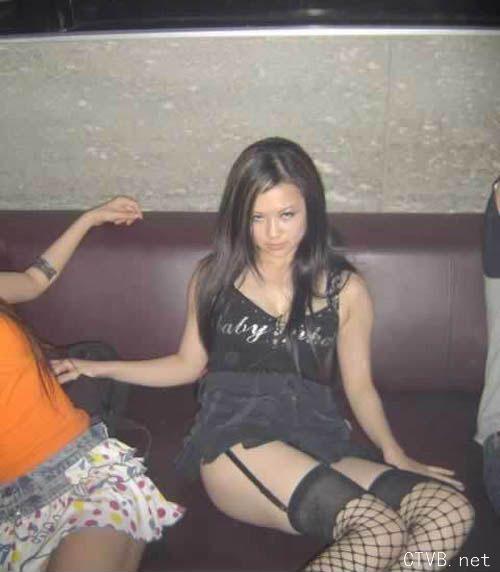 美腿走光 - 真实偷拍包厢里各色小姐 - 6.jpg