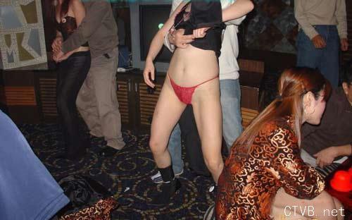 美腿走光 - 朋友们的聚会 - 2.jpg