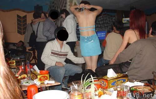 美腿走光 - 朋友们的聚会 - 8.jpg