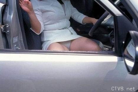 美腿走光 - 偷拍夏日美眉的超短裙下面 - 2.jpg