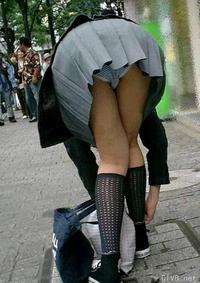 美腿走光 - 偷拍夏日美眉的超短裙下面 - 1.jpg