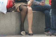 美腿走光 - 街拍少妇街头换黑丝 - 6.jpg