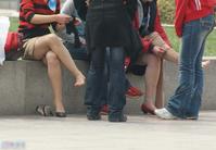 美腿走光 - 街拍少妇街头换黑丝 - 8.jpg
