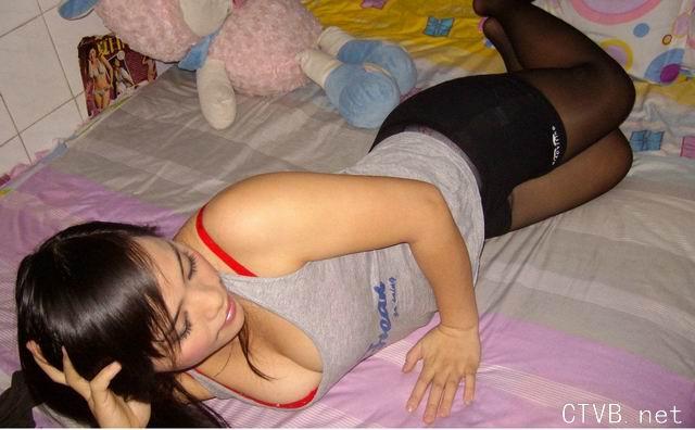 美腿走光 - 2010年网络上流行的巨乳MM - 1.jpg