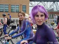 美腿走光 - 伦敦裸体骑自行车 - 7.jpg