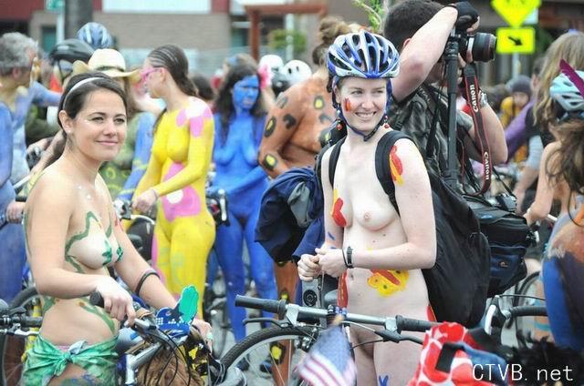 美腿走光 - 伦敦裸体骑自行车 - 8.jpg