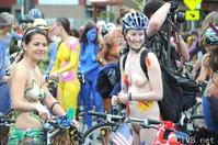 美腿走光 - 伦敦裸体骑自行车 - 8.jpg