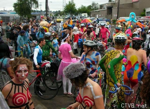 美腿走光 - 伦敦裸体骑自行车 - 6.jpg