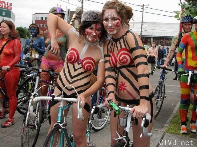 美腿走光 - 伦敦裸体骑自行车 - 1.jpg