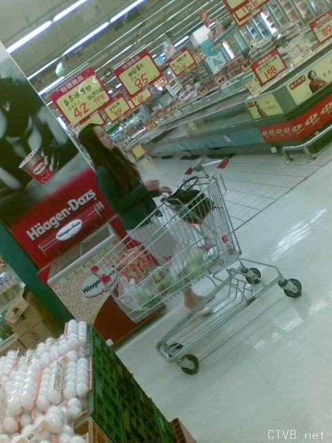 美腿走光 - 大賣場偷拍人妻 - 4.jpg