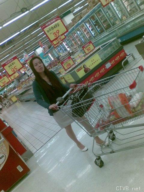 美腿走光 - 大賣場偷拍人妻 - 3.jpg