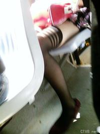 美腿走光 - 公交抄底“绝对领域”的18岁斑马纹黑丝美少女 - 3.jpg