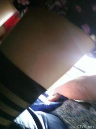 美腿走光 - 公交抄底“绝对领域”的18岁斑马纹黑丝美少女 - 8.jpg