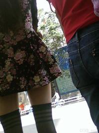 美腿走光 - 公交抄底“绝对领域”的18岁斑马纹黑丝美少女 - 22.jpg