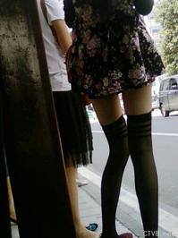 美腿走光 - 公交抄底“绝对领域”的18岁斑马纹黑丝美少女 - 7.jpg