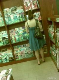 美腿走光 - 书店偷拍，赞一个 - 4.jpg