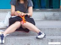 美腿走光 - 偷拍街头美眉的内裤 - 7.jpg