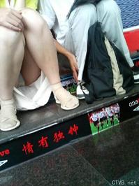 美腿走光 - 偷拍街头美眉的内裤 - 8.jpg