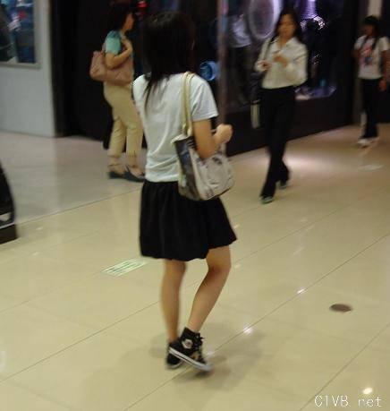 美腿走光 - 女生外出小心的偷拍 - 13.jpg