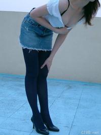美腿走光 - 脱内裤的厚丝走光 - 1.jpg