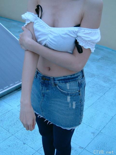 美腿走光 - 脱内裤的厚丝走光 - 3.jpg