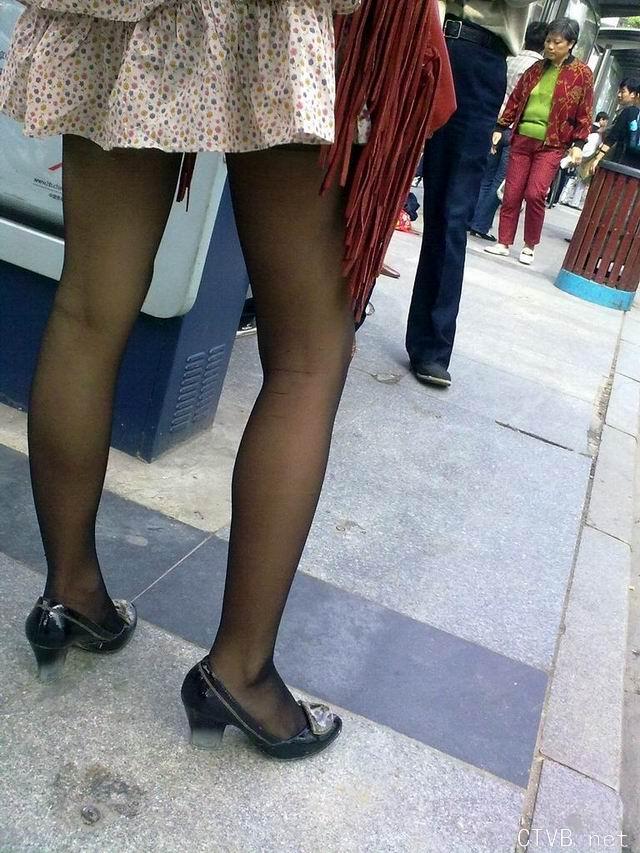 美腿走光 - 暴强偷拍性感黑丝少妇 - 11.jpg