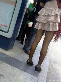 美腿走光 - 暴强偷拍性感黑丝少妇 - 1.jpg