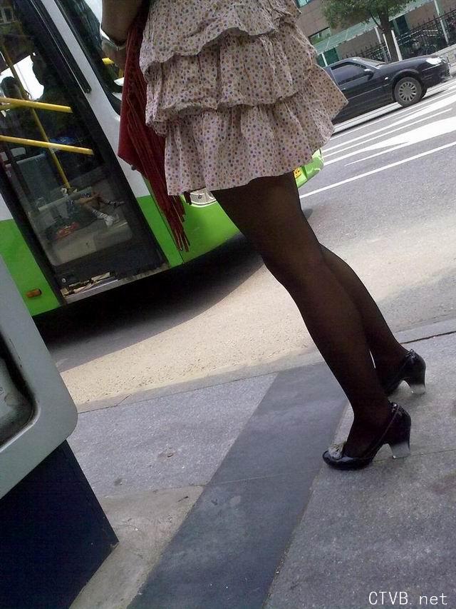 美腿走光 - 暴强偷拍性感黑丝少妇 - 13.jpg