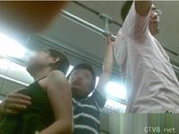 美腿走光 - 地铁女被这样摸都不反抗 - 3.jpg