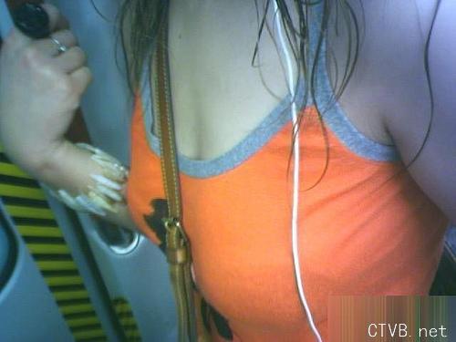 美腿走光 - 地铁女被这样摸都不反抗 - 1.jpg