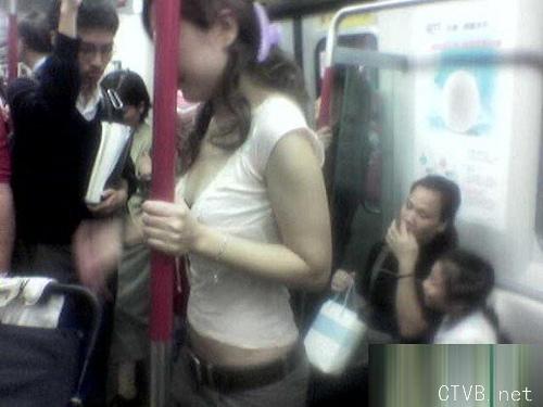 美腿走光 - 地铁女被这样摸都不反抗 - 6.jpg