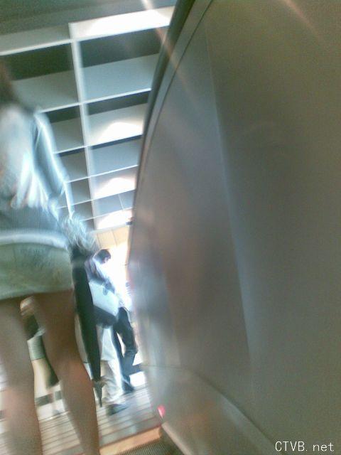 美腿走光 - 台北偷拍 其中有一个很漂亮 - 16.jpg