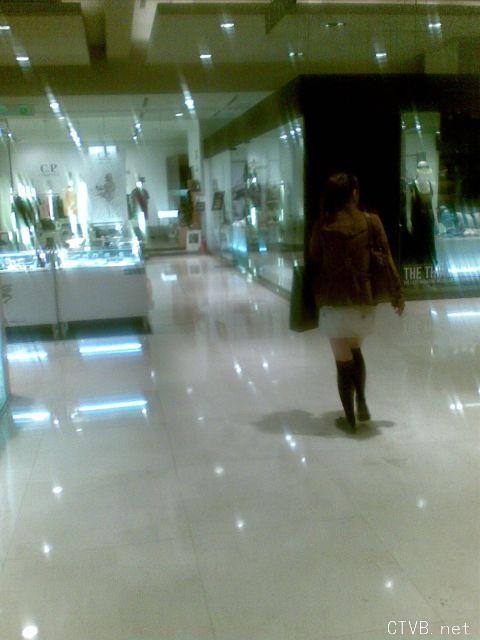 美腿走光 - 台北偷拍 其中有一个很漂亮 - 6.jpg