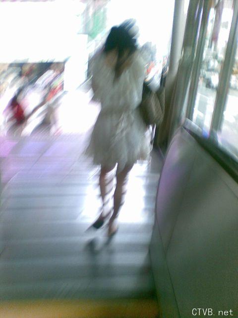 美腿走光 - 台北偷拍 其中有一个很漂亮 - 3.jpg