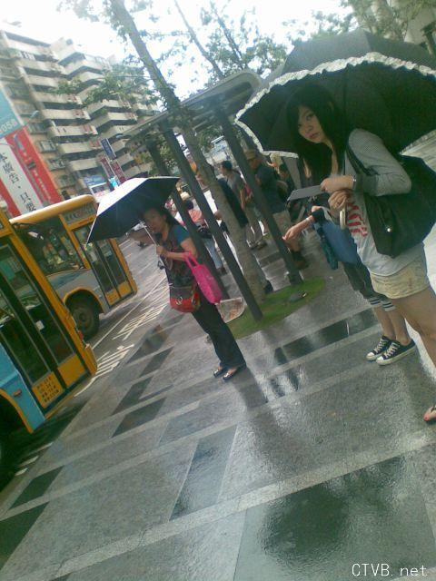 美腿走光 - 台北偷拍 其中有一个很漂亮 - 8.jpg