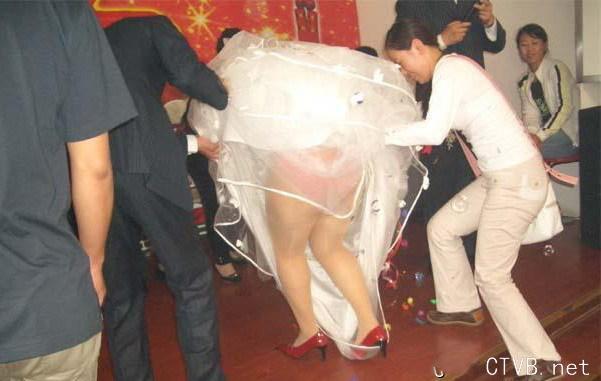 美腿走光 - 婚礼上的新娘走光全集 - 9.jpg