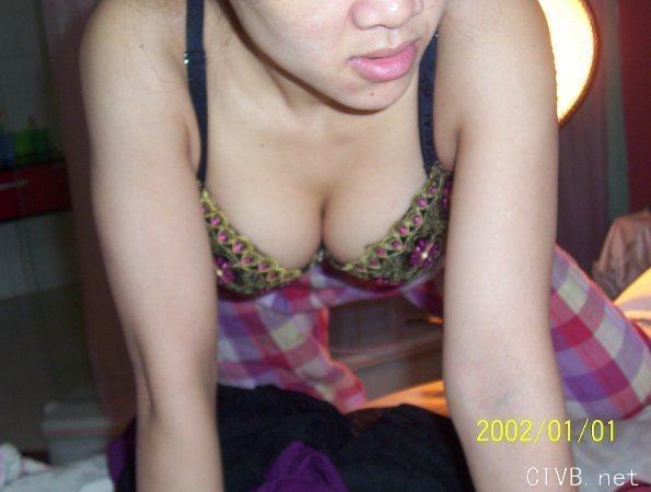 美腿走光 - 少妇丰满的大奶子酥胸半露自拍 - 12.jpg