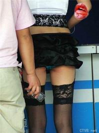 美腿走光 - 在街拍一个黑丝美女时巧遇猥亵男 - 3.jpg