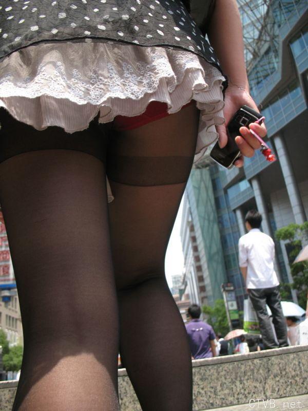 美腿走光 - 街上偶遇黑丝紅內性感 - 4.jpg