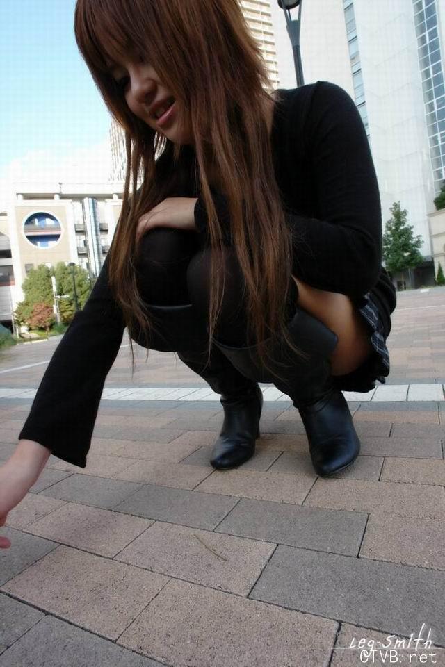 美腿走光 - 偷拍小区里的妹妹 - 9.jpg