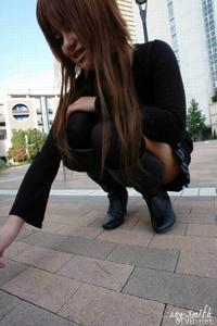 美腿走光 - 偷拍小区里的妹妹 - 9.jpg