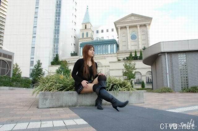 美腿走光 - 偷拍小区里的妹妹 - 1.jpg