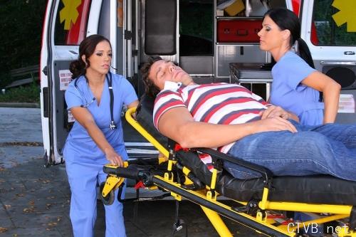 美腿走光 - 美国救生队性感美女 - 1.jpg