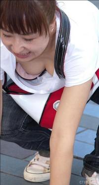 美腿走光 - 超真實的偷拍 - 2.jpg