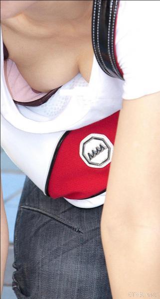 美腿走光 - 超真實的偷拍 - 1.jpg